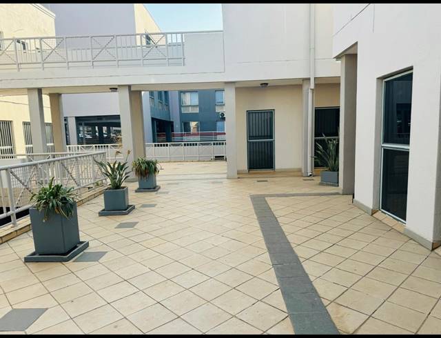 1,800M² BUILDING FOR SALE IN HATFIELD